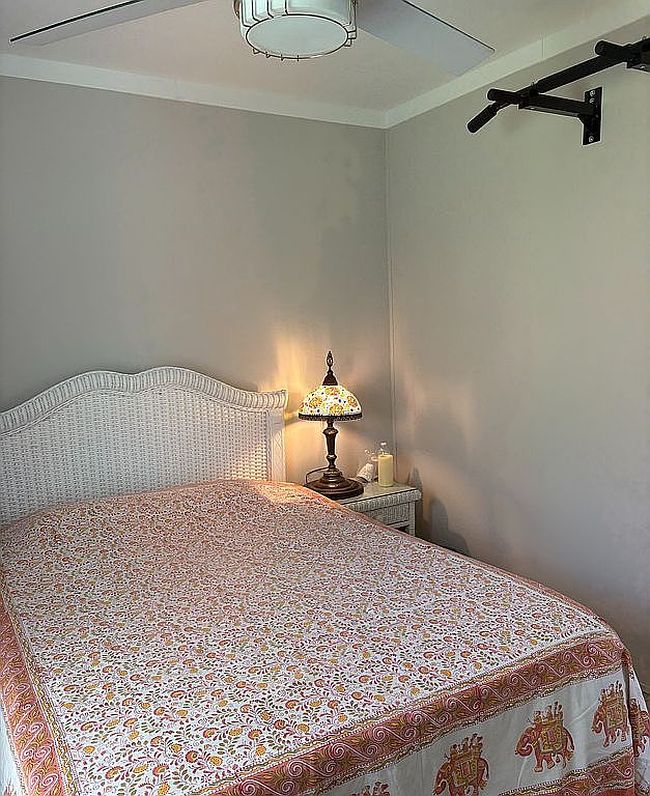 Image of 1110 N Summit St #B5