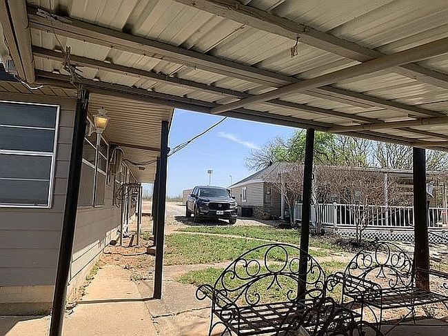 Photo of 169 E Moonshine Rd, Seymour, TX