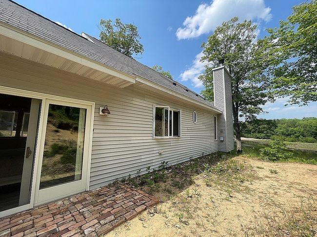 Image of 1857 W Long Lake Rd