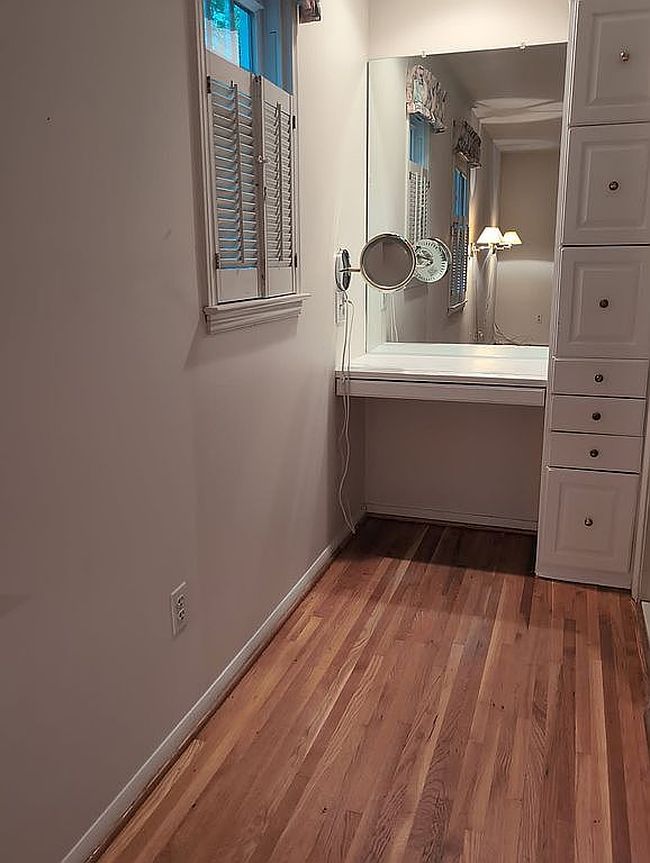 Image of 6118 Roxbury Ave