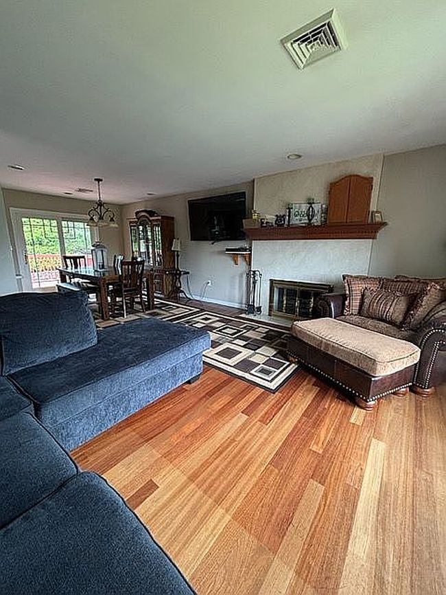 Photo of 7 Sharon Dr, Moosic, PA