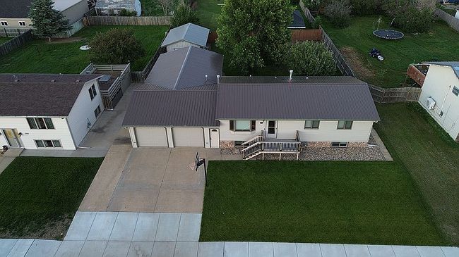 300 Tabor Dr Sw, Killdeer, ND