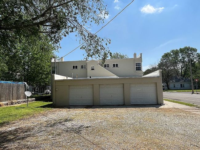 Image of 828 & 830 Chestnut Ave