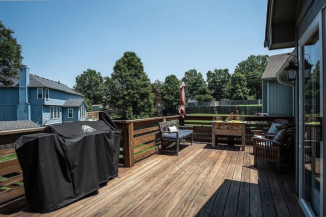 Photo of 303 Shoreview Dr, Raymore, MO