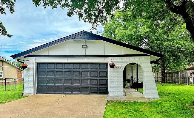 Photo of 1508 Crestwood Dr, Wagoner, OK