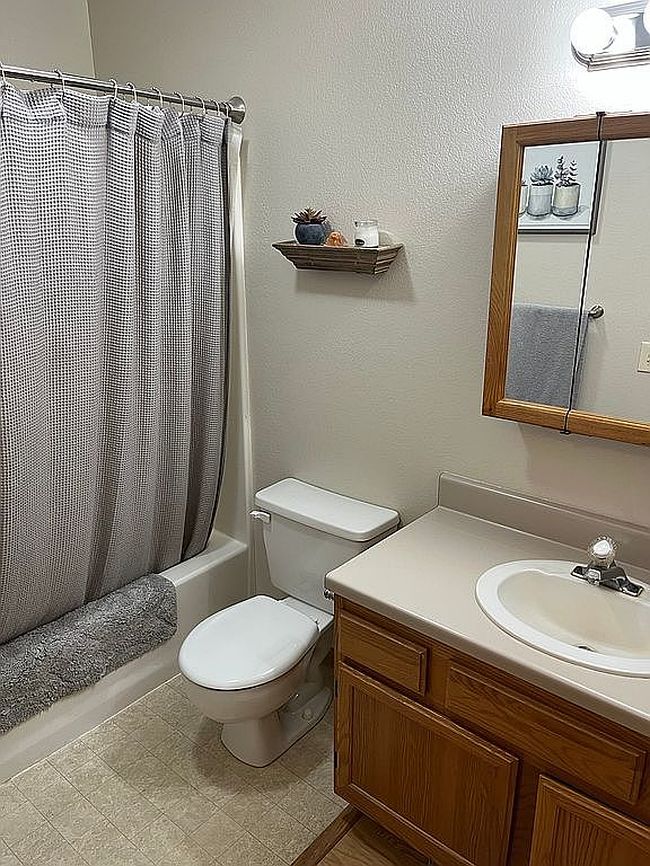 Photo of 2703 Hennessey Ct, Dodge City, KS