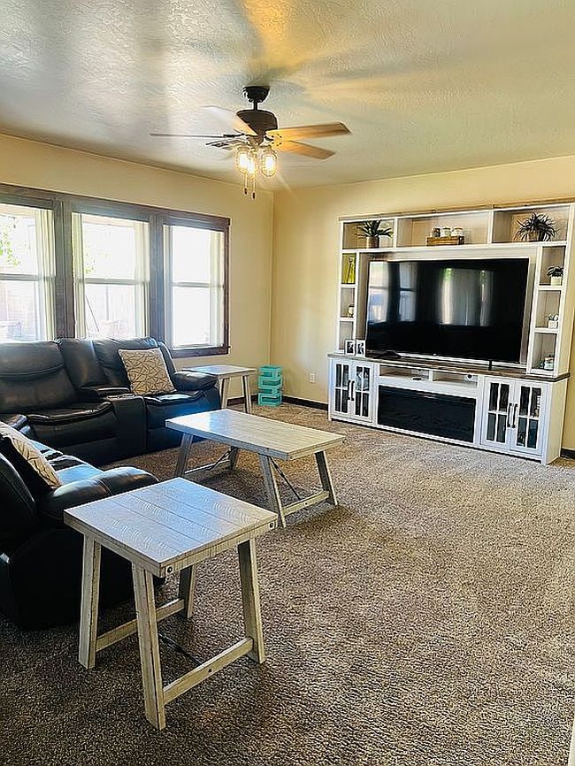 Image of 2823 S Canfield