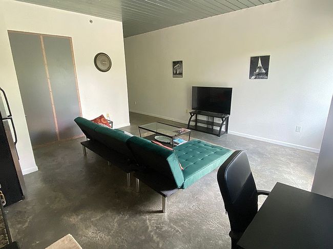 Image of 620 Glen Iris Dr Ne Unit 215