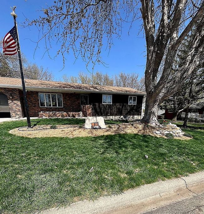 Image of 416 11th St W