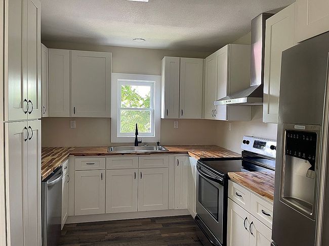 Photo of 400 Collins St, Loudon, TN