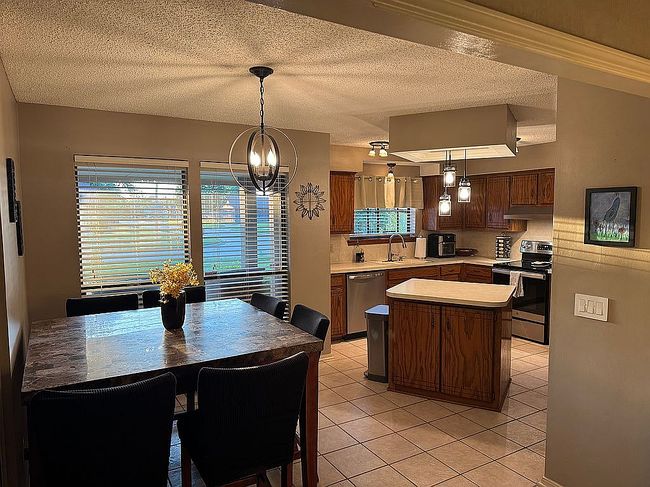Image of 640 Waterview Rd