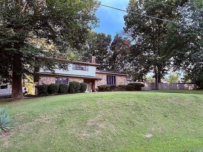 Photo of 10 Pinecrest Dr