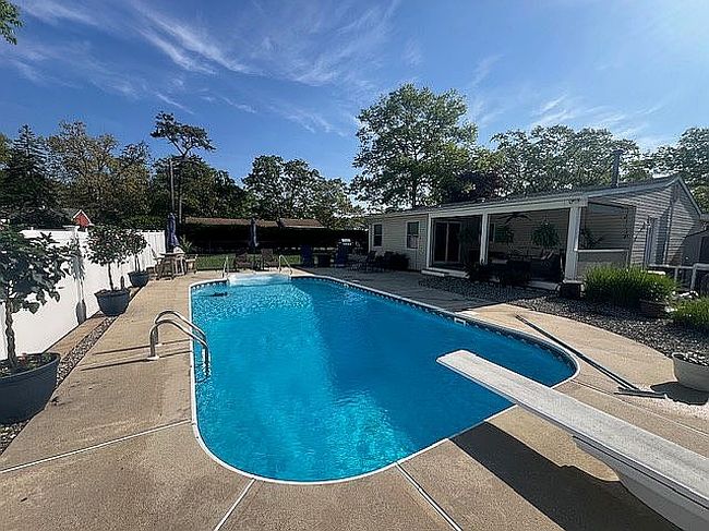 Image of 317 Alpine St