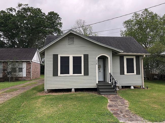 Image of 114 S Saint Peter St