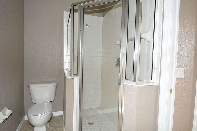 Photo of 1011 Fairwaycove Ln Unit 201, Bradenton, FL