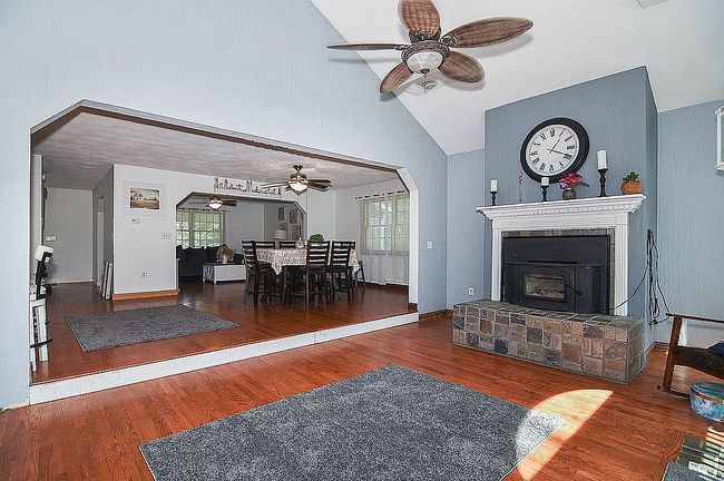 Additional photo 1 of property located at 801 Hickory Ln