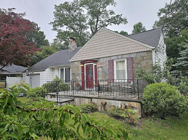 Image of 34 Round Lake Ave