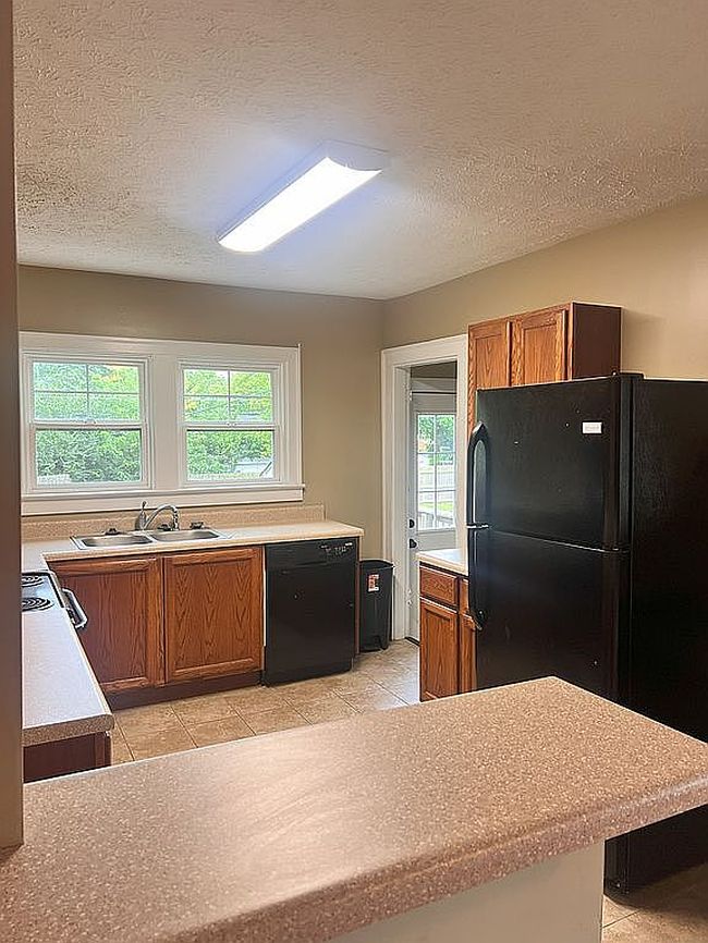 Photo of 1437 E Edwards Ave, Indianapolis, IN