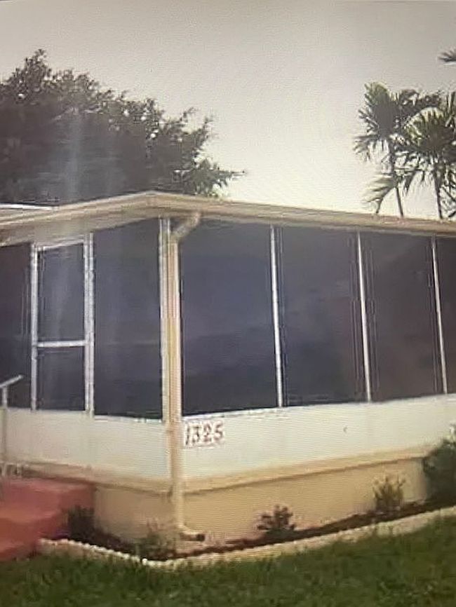 Photo of 1325 Sw 129th Ave, Miami, FL