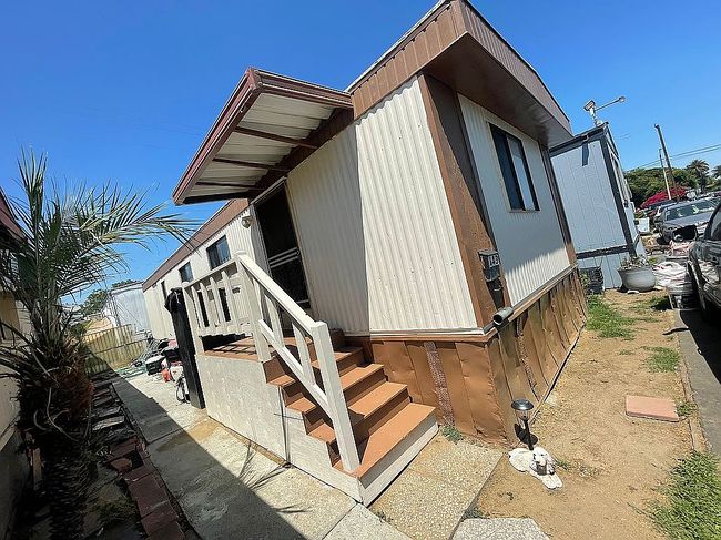 Image of 850 W Mission Blvd Trailer A43