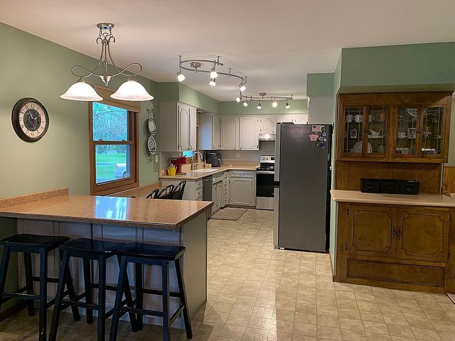 Additional photo 3 of property located at 201 Prairie Ave Ne