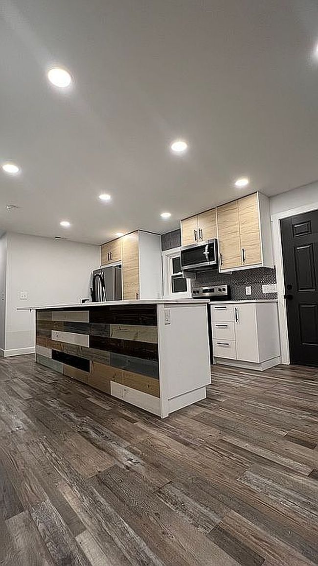 Image of 2434 Chapman St