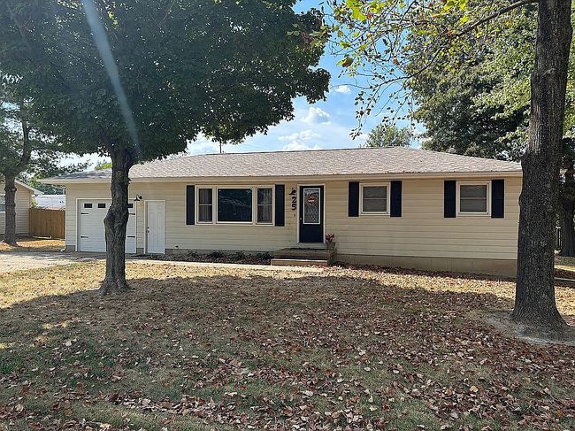 Photo of 25 Bel Air Dr