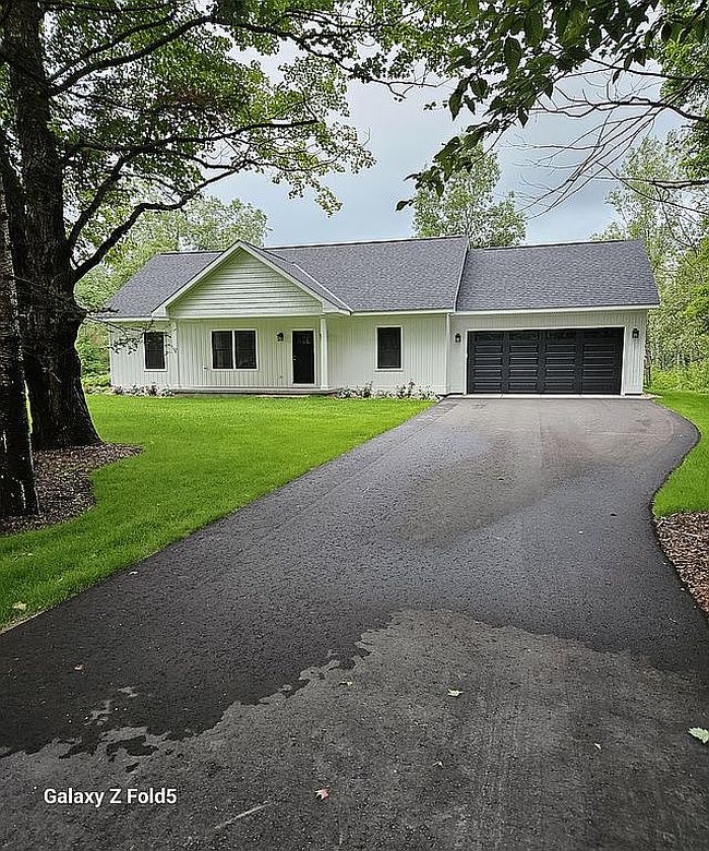 Photo of 547 Franklin Estates Dr, Petoskey, MI