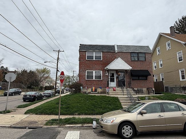 Image of 701 Hoffnagle St