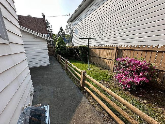 Image of 144 N Laurel St