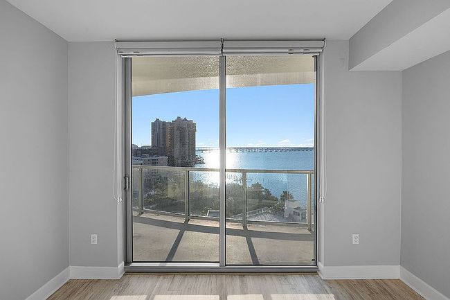 Preview of property located at 3000 Oasis Grand Blvd Apt 1005