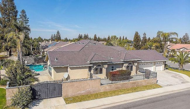 Photo of 10403 Salisbury Dr, Bakersfield, CA