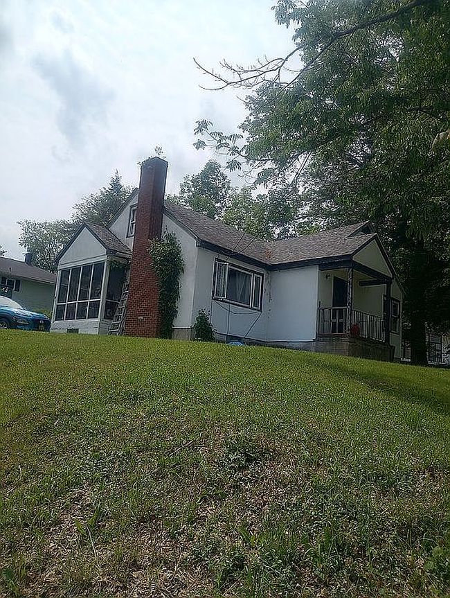 Image of 10 Canter Ave