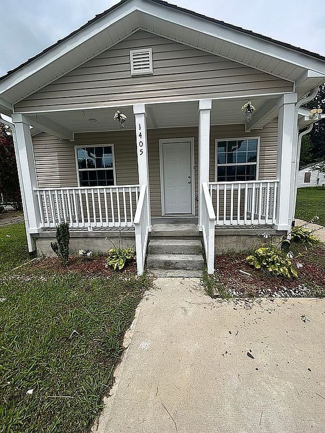 Photo of 1405 Leonard Ave