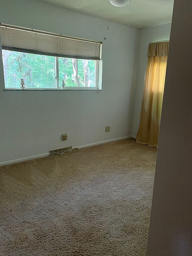 Photo of 2975 Tanglewood Ln, West Terre Haute, IN