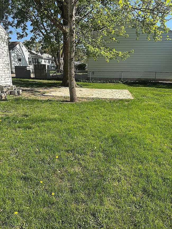 Image of 217 N Roosevelt Rd