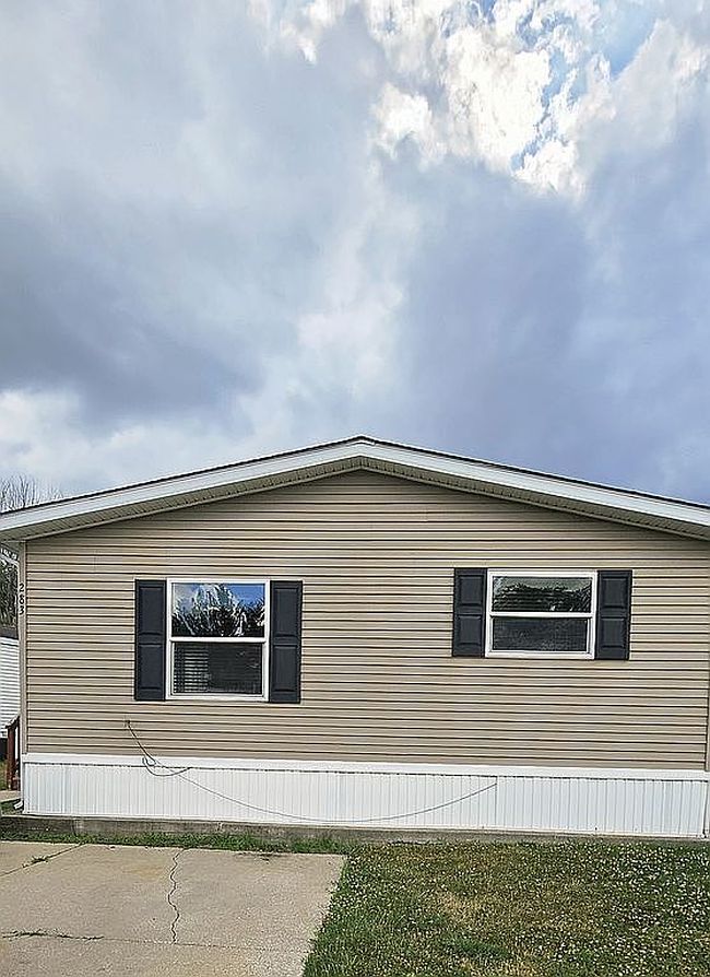 Photo of 283 Geneva Dr