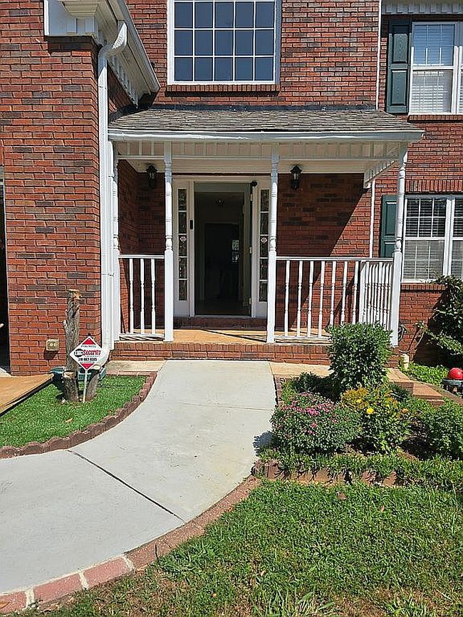 Photo of 328 Adams Farm Ln, Lawrenceville, GA