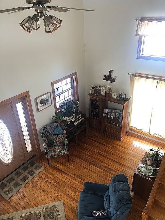 Image of 901 E State St