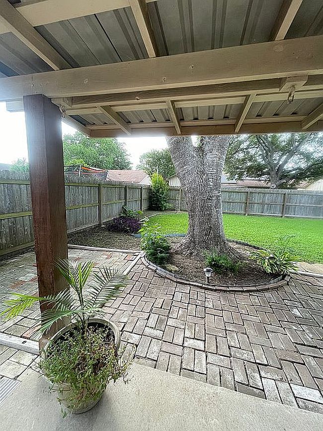 Photo of 210 Londonderry Dr, Victoria, TX