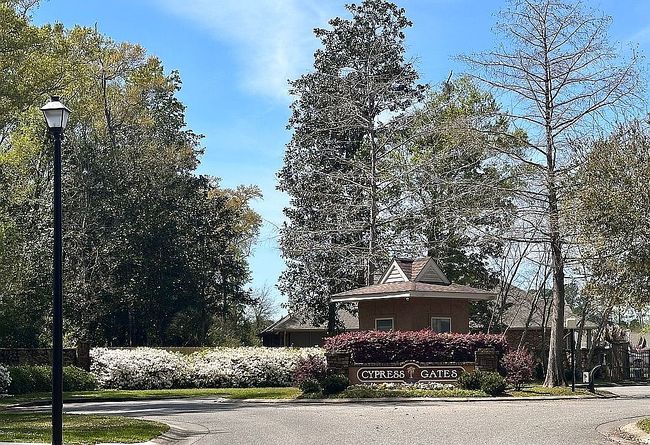 Image of 1400 Surrey Loop