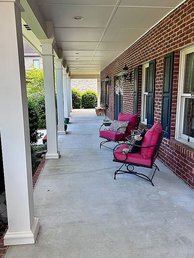 Image of 102 Bradford Village Way
