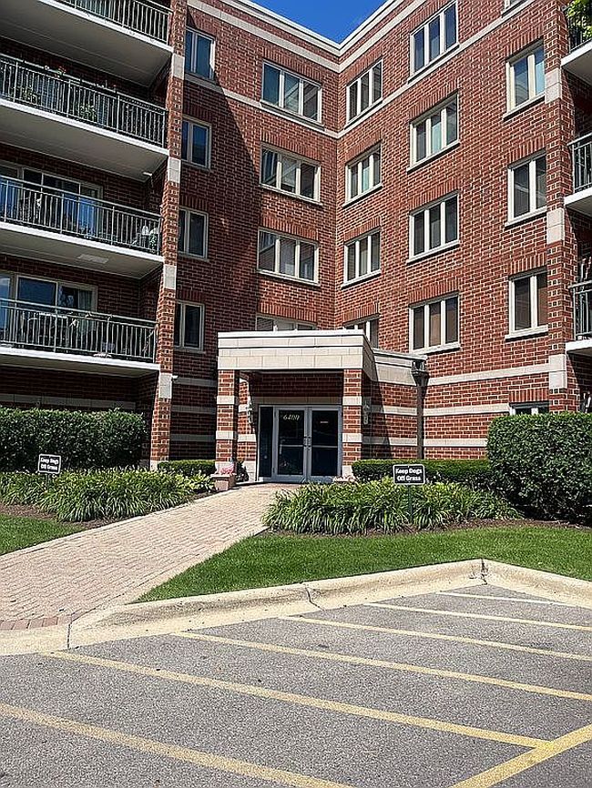 Preview of property located at 6400 W Berteau Ave