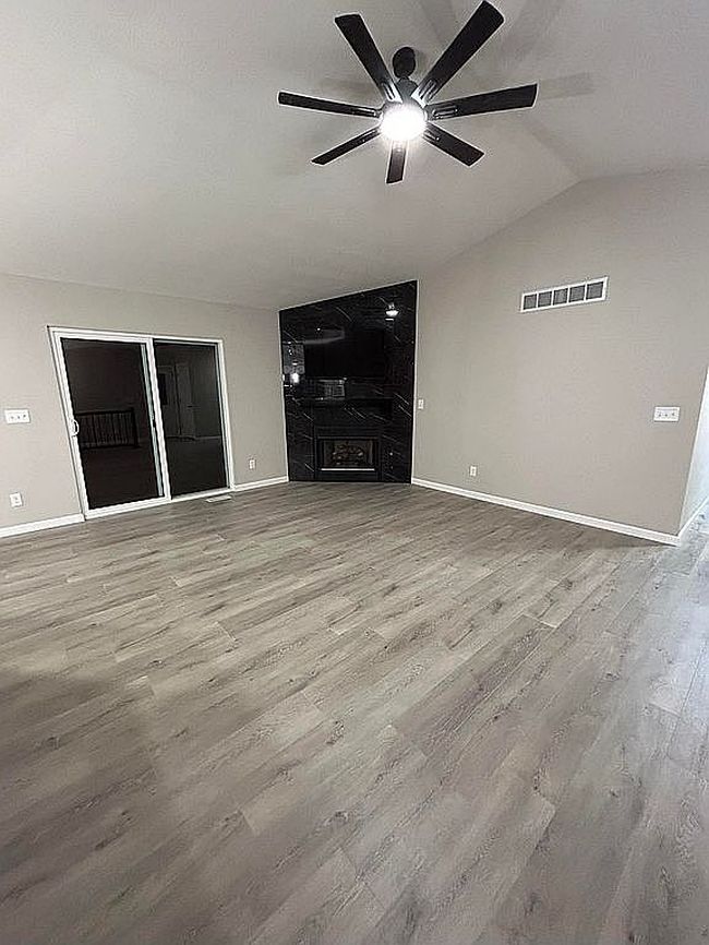 Image of 611 W 2nd St