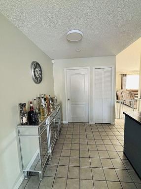 Image of 1464 Howland Blvd
