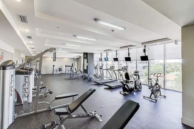 Image of 600 Ne 27th St #2100