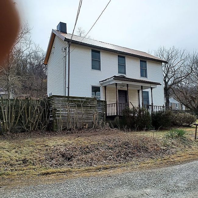 Photo of 3875 Daniels Ln, Murrysville, PA