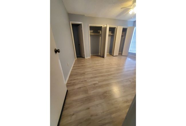 Additional photo 3 of property located at 4323 Segura Ct S