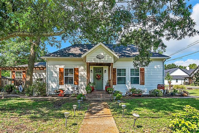 Photo of 182 Douglas St, Van Alstyne, TX