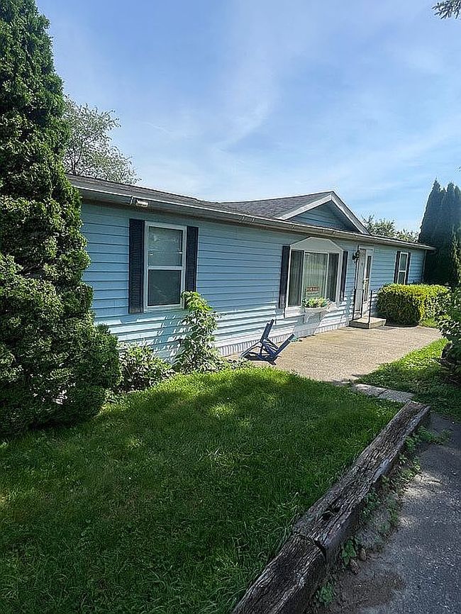 Photo of 6149 Snyders Church Rd Trailer 34, Bath, PA